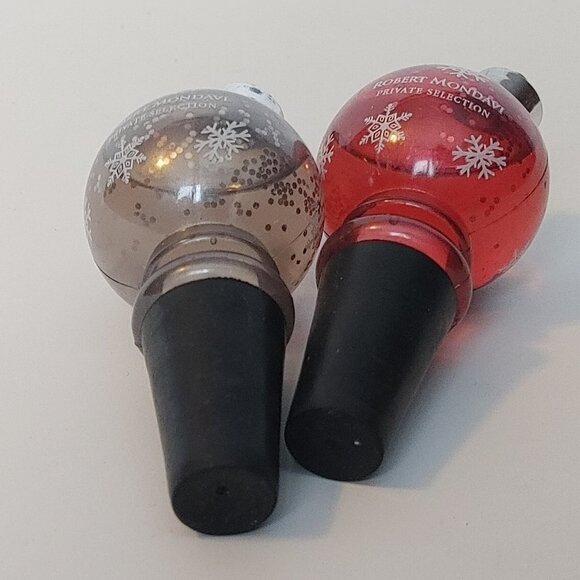 RARE Robert Mondavi Private Selection Snow Globe Wine Bottle Topper Christmas - Picture 2 of 10